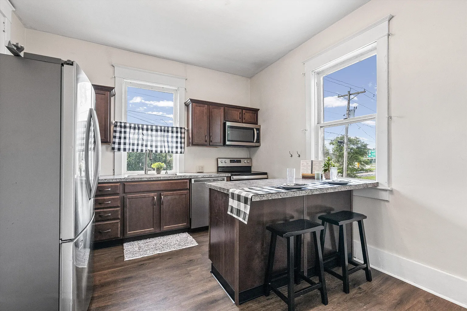 Capital Hideaway dining area